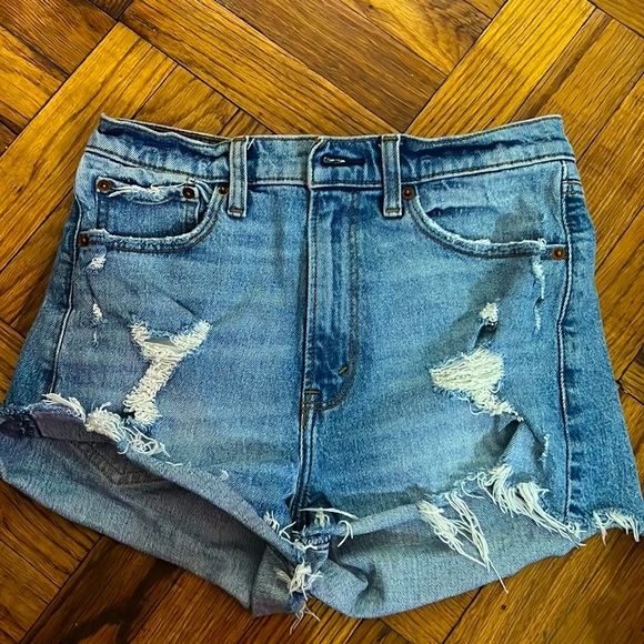 Abercrombie & Fitch Pants - Abercrombie and Fitch high rise mom short size: 27